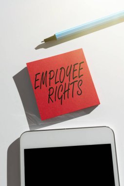 Tüm çalışanların kendi işyerlerinde temel haklara sahip olduğunu gösteren metin yazısı, internet kavramı tüm çalışanların kendi işyerlerinde temel haklara sahiptir.