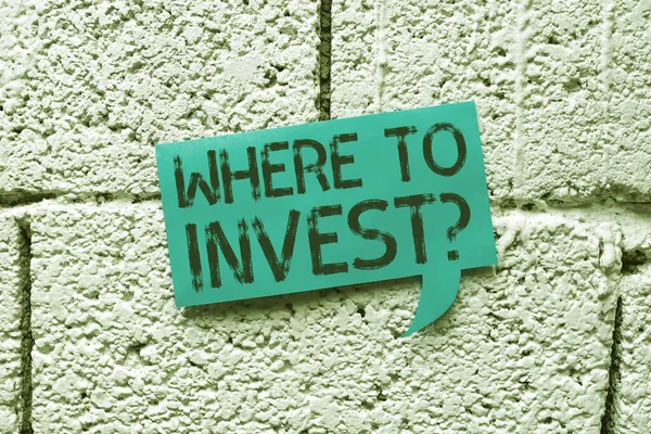 Podpis Tekstowy Przedstawiający Gdzie Inwestować Pytając Kogoś Miejsce Które Inwestować — Zdjęcie stockowe