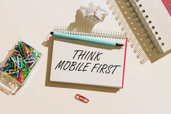 Tekst Weergeven Denk Eerst Mobiel Makkelijk Handheld Apparaat Toegankelijke Inhoud — Stockfoto