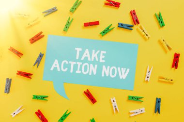 Kural modellerinin Başarı Öyküsü 'nü nasıl başladığından ölümüne kadar gösteren bir tabela, birinden iyi performans sergilemesini isteme fikri