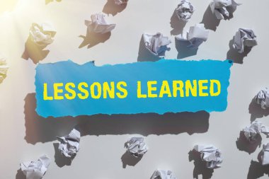 Derslerin Paylaşımını Öğren ve deneyimden türetilmiş bilgiyi kullan, kavramsal anlamı paylaşmayı teşvik et ve deneyimden türetilmiş bilgiyi kullan