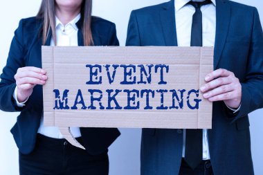 El yazısı işareti Olay Pazarlaması ürünü tanıtmak için geliştirme sürecini tanımlar, Sözcük Yazılı ürün geliştirme sürecini tanımlar