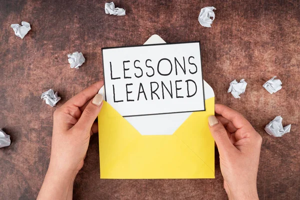Ručně Psané Znamení Lessons Learnedpromote Sdílet Používat Znalosti Odvozené Zkušeností — Stock fotografie