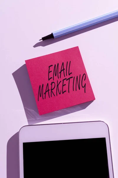 Señal Texto Que Muestra Email Marketingenviar Mensaje Comercial Grupo Personas —  Fotos de Stock