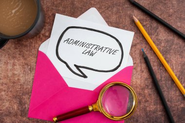 Hükümet tarafından oluşturulan idari yönetmelik yasalarını gösteren metin imzası, bir hükümet tarafından oluşturulan Kural Yönetmeliği Yönetmeliği Organizasyonu tarafından oluşturulan