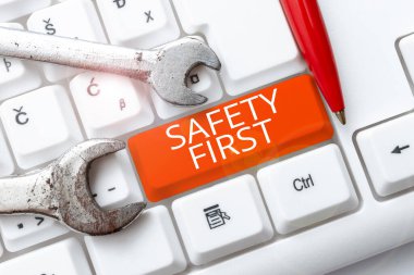 Önce kavramsal başlık güvenliği, gereksiz risklerden kaçının güvenli bir şekilde yaşayın dikkat edin