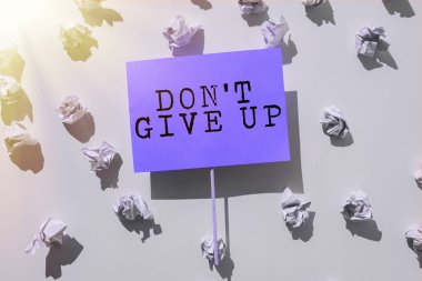 Kavramsal başlık: Vazgeçme, İş Genel Bakışı Kararlı Kararlı Kendine İnanmaya Devam Et