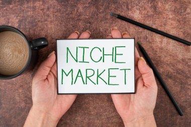 Niche Pazarı 'nı gösteren imza, belirli ürünün odaklandığı pazarın iş genel görünümü