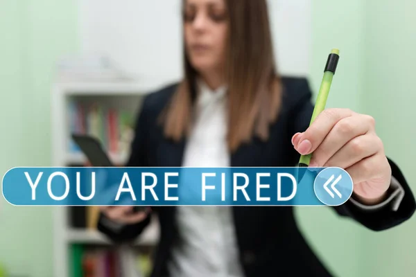Sign Exibindo Você Está Demitido Abordagem Negócios Sair Trabalho Ficar — Fotografia de Stock
