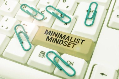 Minimalist Mindsett 'i gösteren ilham perisi, Clutter olmadan hayatın neler sunabileceğinin farkında ol, iş yaklaşımı Clutter olmadan hayatın neler sunabileceğinin daha çok farkında ol.