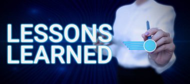 El yazısı metni Dersleri Paylaşmayı Tanıt ve deneyimden elde edilen bilgiyi kullan, kavramsal fotoğraf paylaşımını destekle ve deneyimden elde edilen bilgiyi kullan