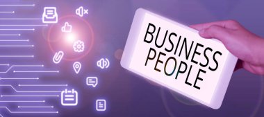 İş dünyasında çalışan İş Adamları 'nı gösteren metin işareti. Özellikle yürütme düzeyinde, Kavramsal fotoğraf. Özellikle de işletme düzeyinde çalışanlar.