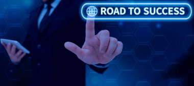 Başarıya Giden Yol 'u gösteren metin işareti rüya dileklerine ulaşmak için kendinizi geliştirin, iş şovu çok çalışın rüya dileklerine ulaşmak için kendinizi geliştirin