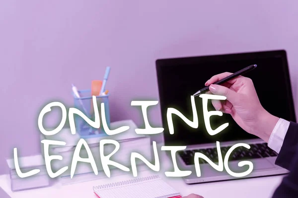 Χειρόγραφο Κείμενο Online Learninglarning Βοήθεια Του Διαδικτύου Και Έναν Υπολογιστή — Φωτογραφία Αρχείου