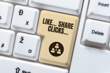 Paylaşım Tıklamaları gibi el yazısı metinleri, İş Genel Bakış Pazarlaması Bağlantının Artırılması İçin Sosyal Medya Adamı Ellerinde Dijital İnsan S ile Müşteri Bağlantısını Gösteriyor.