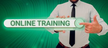 Kavramsal manşet Çevrimiçi Eğitim Eğitim Programını elektronik araçlardan, kavramsal fotoğraflardan alın eğitim programını elektronik araçlardan alın