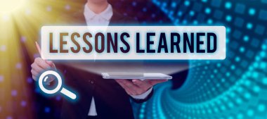 Derslerin Paylaşımını Tanıt ve deneyimlerden elde edilen bilgiyi kullan, İş Genel Bakış Paylaşımını Destekle ve deneyimlerden elde edilen bilgiyi kullan