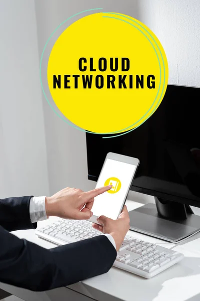 Koncepcyjny Wyświetlacz Cloud Networkingto Termin Opisujący Dostęp Zasobów Sieciowych Przegląd — Zdjęcie stockowe