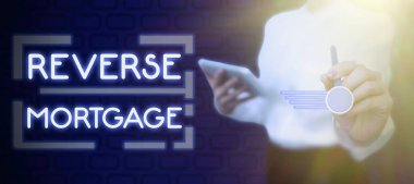 Altmışlı yaşların üstünde ve yaşlıların ters Mortgageloan 'ı, yaşlıların 60' lı yaşların üstünde ve yaşlıların iade edilecekleri iş yeri kredilerini gösteren metin işareti