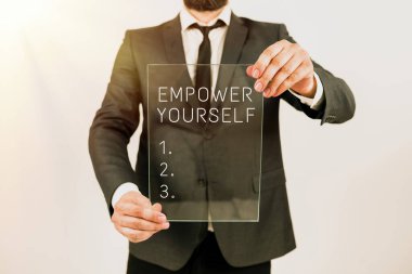 Kavramsal görüntü, hayatın kontrolünü eline almak, hedefler belirlemek, olumlu seçimler yapmak, iş dünyası gösterileri, hayatın kontrolünü ele almak, hedefler belirlemek, olumlu tercihler.