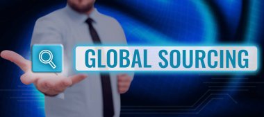 Küresel Kaynak Uygulamasının küresel mal piyasasından kaynaklandığına dair bir tabela, Mallar için küresel pazardan kaynak sağlama uygulaması anlamına gelmektedir