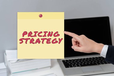 Metin işareti, satış veya piyasa için karlılığı maksimuma çıkarmayı, kavramsal fotoğraf setini, satılan veya genel piyasa için karlılığı maksimuma çıkarmayı göstermektedir.