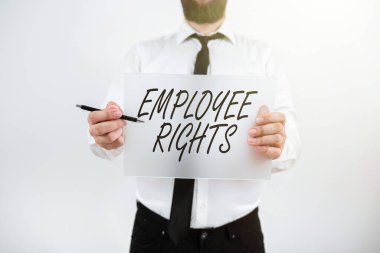 Tüm çalışanların kendi işyerlerinde, iş konseptinde temel haklara sahip olduğunu gösteren bir metin. Tüm çalışanların kendi işyerlerinde temel hakları vardır.