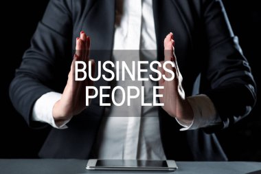 İş dünyasında çalışan iş adamlarının özellikle yürütme düzeyinde, iş dünyasında çalışan insanların özellikle yönetici düzeyinde çalışmalarının gösterildiği metinler yazmak