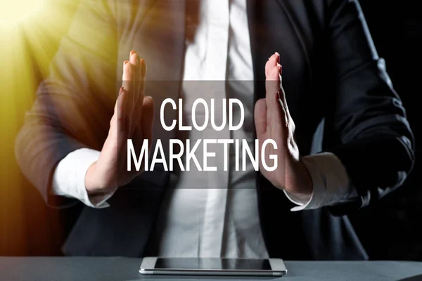 Cloud Marketing Gösteren Bir Tabela Bir Organizasyonun Hizmetlerini Pazarlama Süreci — Stok fotoğraf