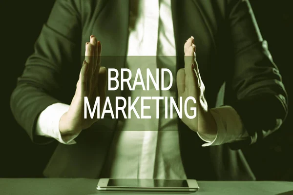 Escrevendo Exibindo Texto Brand Marketingcriando Consciência Sobre Produtos Redor Mundo — Fotografia de Stock