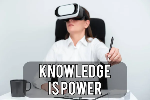 Tekstbord Met Kennis Powerskills Verworven Door Ervaring Onderwijs Business Concept — Stockfoto