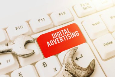 Kavramsal Görünüm Dijital Reklamcılık, İş Vitrini Çevrimiçi Pazarlama Sunumu Tanıtım Mesajları Kampanyası
