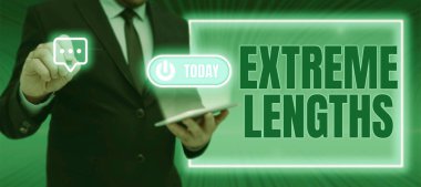 Extreme uzunluklarını gösteren tabela daha iyi bir şey yapmak için büyük ya da aşırı çaba sarf eder, kavramsal fotoğraf daha iyi bir şey yapmak için büyük veya aşırı çaba sarf eder.