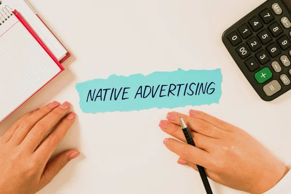 Sign Exibindo Anúncios Nativos Online Anúncios Pagos Combine Função Formulário — Fotografia de Stock