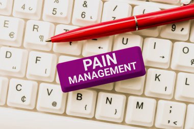 Disiplinler arası bir yaklaşım benimseyen tıp dalını, disiplinler arası bir yaklaşım sergileyen bir tıp dalı olan kavramsal fotoğrafı gösteren bir işaret.