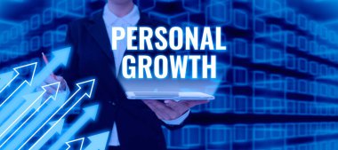Kişisel Büyüme 'yi gösteren metin işareti yeteneklerinizi geliştirin, yeni malzemeler öğrenin, kavram oluşturun, becerilerinizi geliştirin, yeni malzemeler öğrenin demek.
