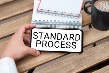 Nihai ürün kalitesi ile eşleşmek üzere oluşturulan Standart Süreç kurallarını gösteren işaret işareti, nihai ürün kalitesi ile eşleşmek üzere oluşturulan İnternet Kavramı kuralları