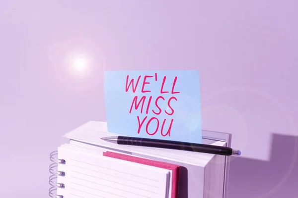 Conceptuele Bijschrift Miss You Internet Concept Gaat Verdrietig Voelen Omdat — Stockfoto