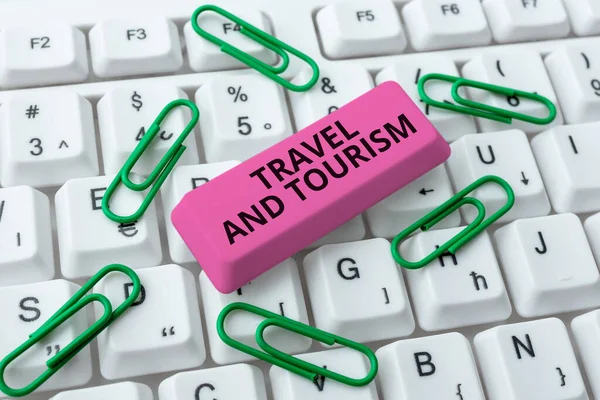 Koncepcionális Kijelző Utazás Turizmusideiglenes Mozgás Emberek Célállomások Vagy Helyszínek Word — Stock Fotó