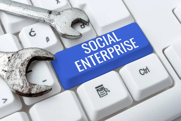 Sign Displaying Social Enterprisebusiness Makes Money Socially Responsible Way Business — Stock Photo, Image