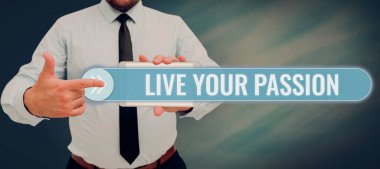 El yazısı. Tutkunu yaşa. Sevmediğin bir işi yapmak, sevmediğin bir işi yapmak üzerine yazılmış bir söz.