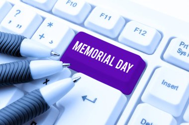 Askerlik görevinde ölenleri onurlandırmak ve hatırlamak için Anma Günü 'nü, iş görüşünü gösteren bir ilham kaynağı.