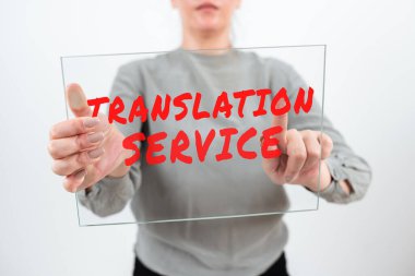 Çeviri Servisi sunan metin başlığı, Ana Dil 'den Eşdeğer Hedef Dili kavramsal fotoğraf