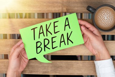 Metin başlığı sunar. Ara verin, internet kavramı dinlenme bir şey yapmayı bırakın. İşten çıkın.