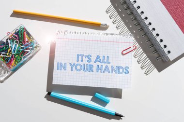 Her şeyin senin elinde olduğunu gösteren metin yazısı, iş genel değerlendirmesi Kaderimizin ve kaderimizin dizginleri bizim elimizde.