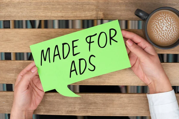 Концептуальный Заголовок Made Ads Business Idea Marketing Strategies Designs Campaign — стоковое фото