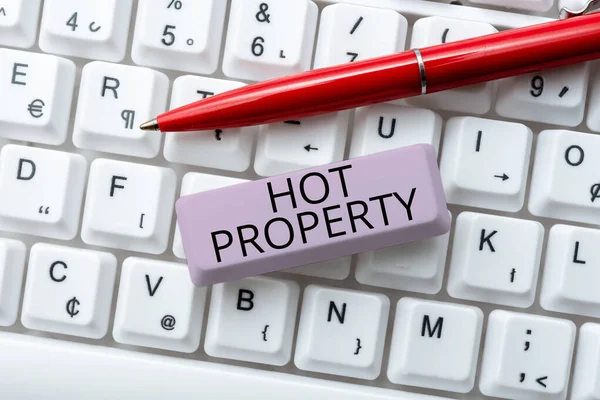 Text Som Visar Inspiration Hot Property Word Skrivet Något Som — Stockfoto