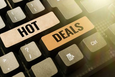 Hot Deals, Business showcase 'i sunan metin başlığı Paties' lerden birinin sunulduğu ve kabul edildiği bir anlaşma