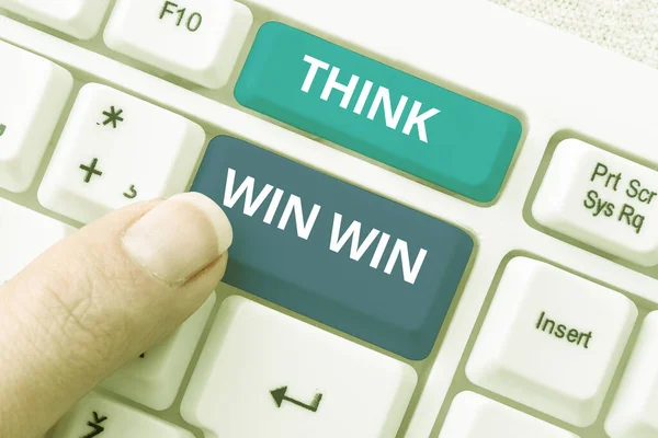 成功するためのビジネス戦略競争のチャレンジ方法に書かれた思考の勝利 単語を示すテキスト記号 — ストック写真