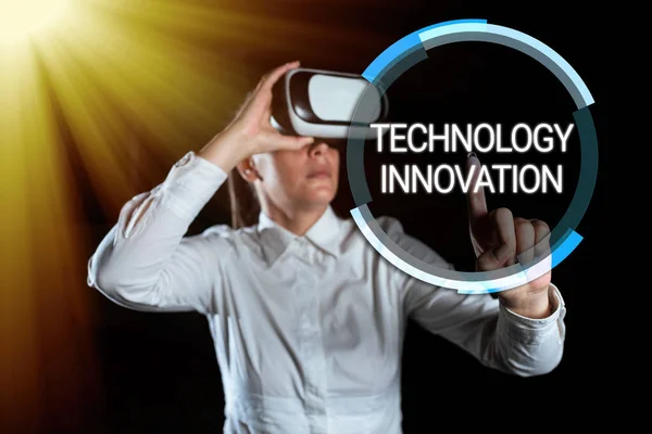 Текст Показывающий Вдохновение Technology Innovation Internet Concept Advanced Net Connected — стоковое фото